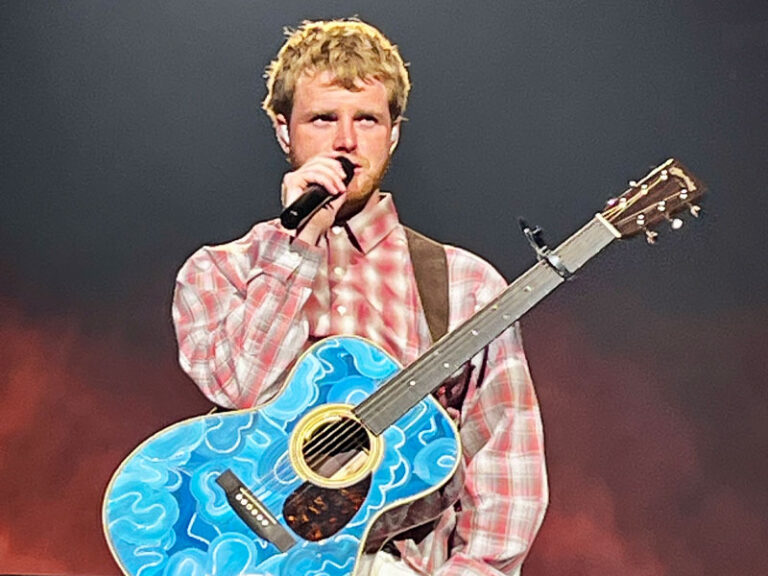 Alex Warren Brings Emotion and Energy to Rod Laver Arena
