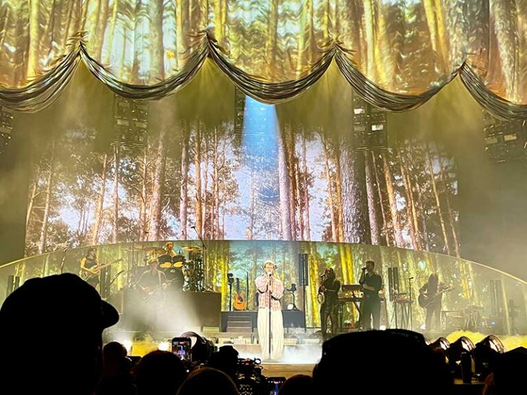 Alex Warren Brings Emotion and Energy to Rod Laver Arena